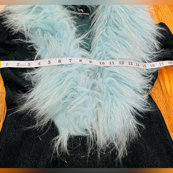 blanc noir Black Maxi Coat with Light Blue Faux Fur Trim - Picture 6 of 15